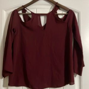 Xs cold shoulder shirt